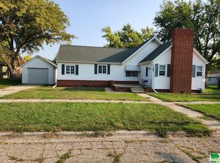 609 5th St, Sheldon, IA 51201