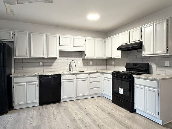 3rd image of 3888 Meadow Creek Dr