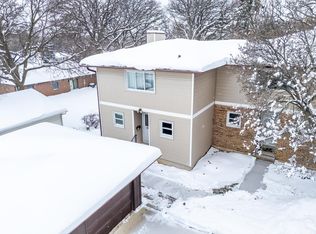 2122 Bicentennial Dr, Cedar Falls, IA 50613