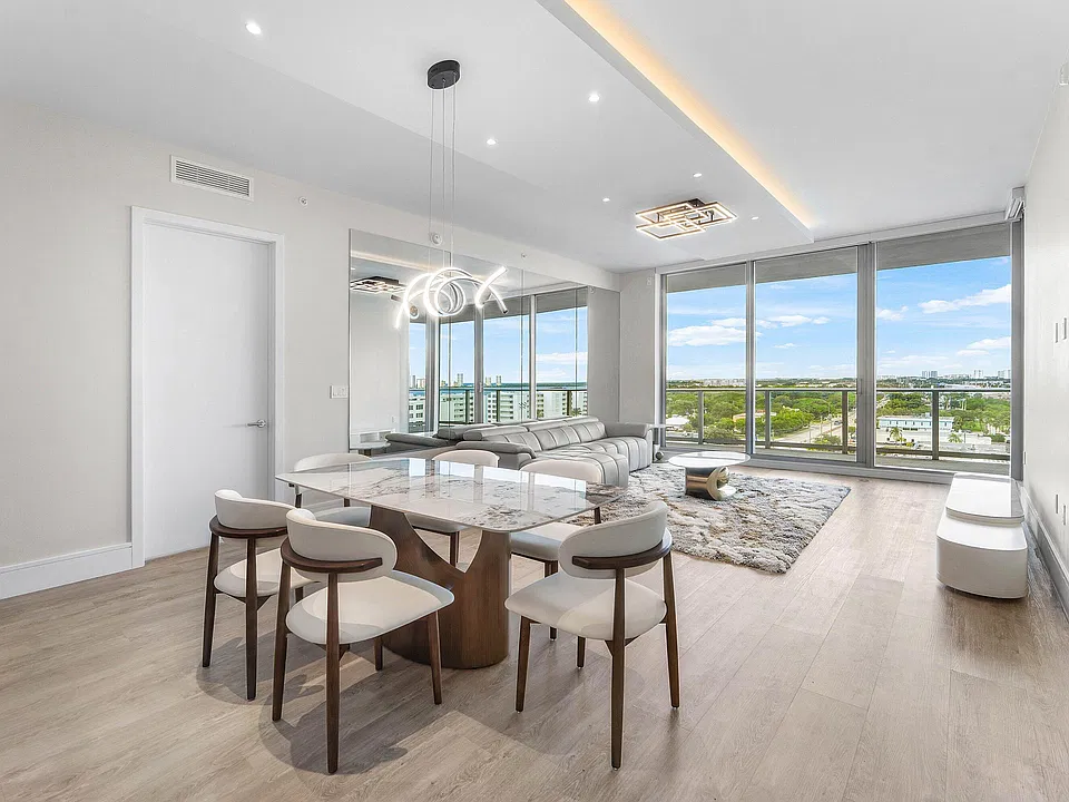 220 Lake Shore Dr #917