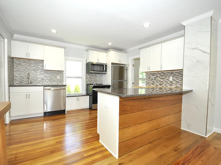 17 Hough St #17 — Photo 1