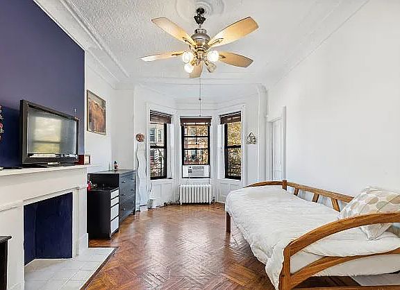 3rd image of 454 51st St