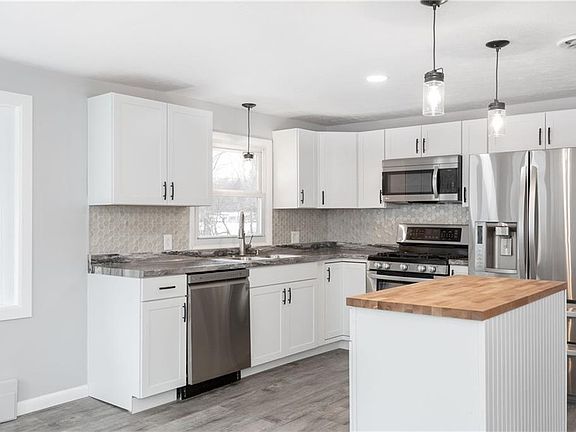 3rd image of 6226 Harrington Dr
