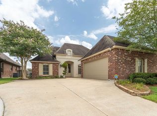 8915 Fox Gate Dr, Baton Rouge, LA 70809