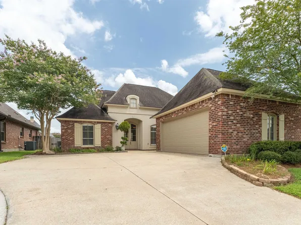 8915 Fox Gate Dr, Baton Rouge, LA 70809