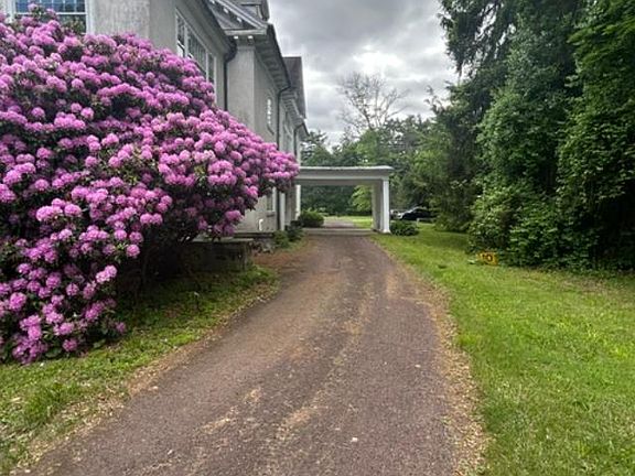 5th image of 1170 Mosser Rd