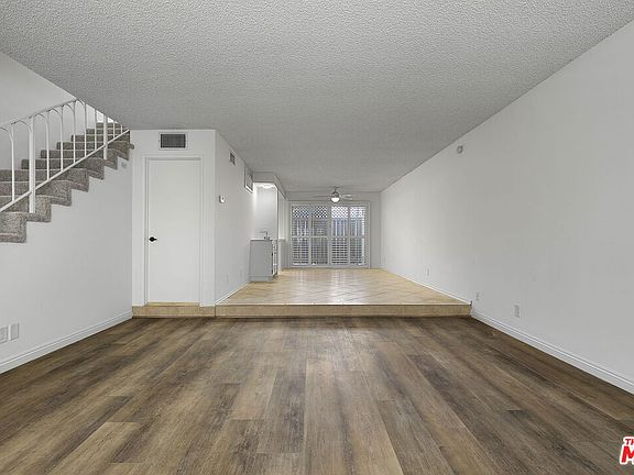 5th image of 12951 Riverside Dr APT 4