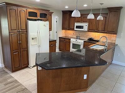 3rd image of 148 Da Vinci Dr