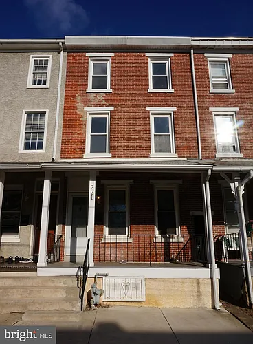 221 E Wood St Photo 1