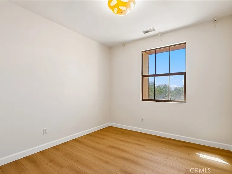 150 Barrow — Photo 12