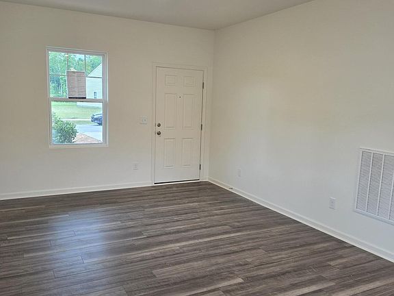 5th image of 661 Essex Rd