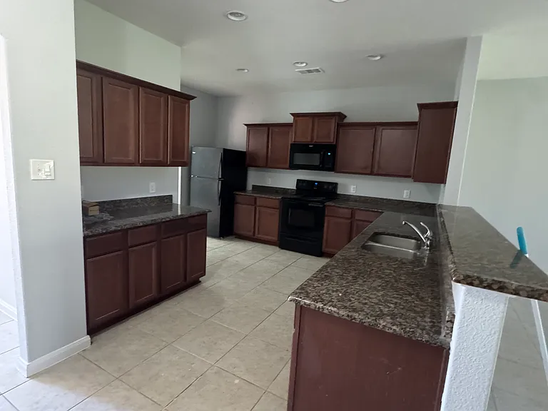 2132 Mulberry Dr — Photo 3