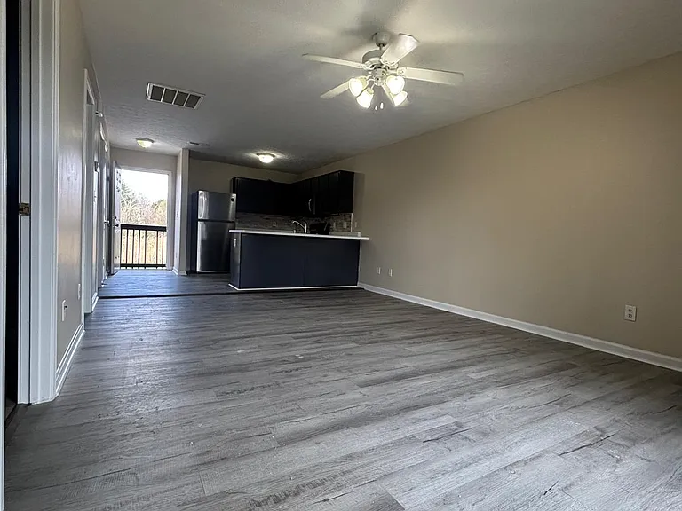 Cardinal Creek Apartments — Photo 18