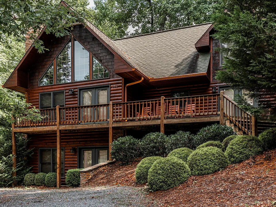 382 Country Hill Rd
