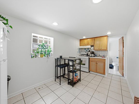 3rd image of 4115 W Melrose St #Gn