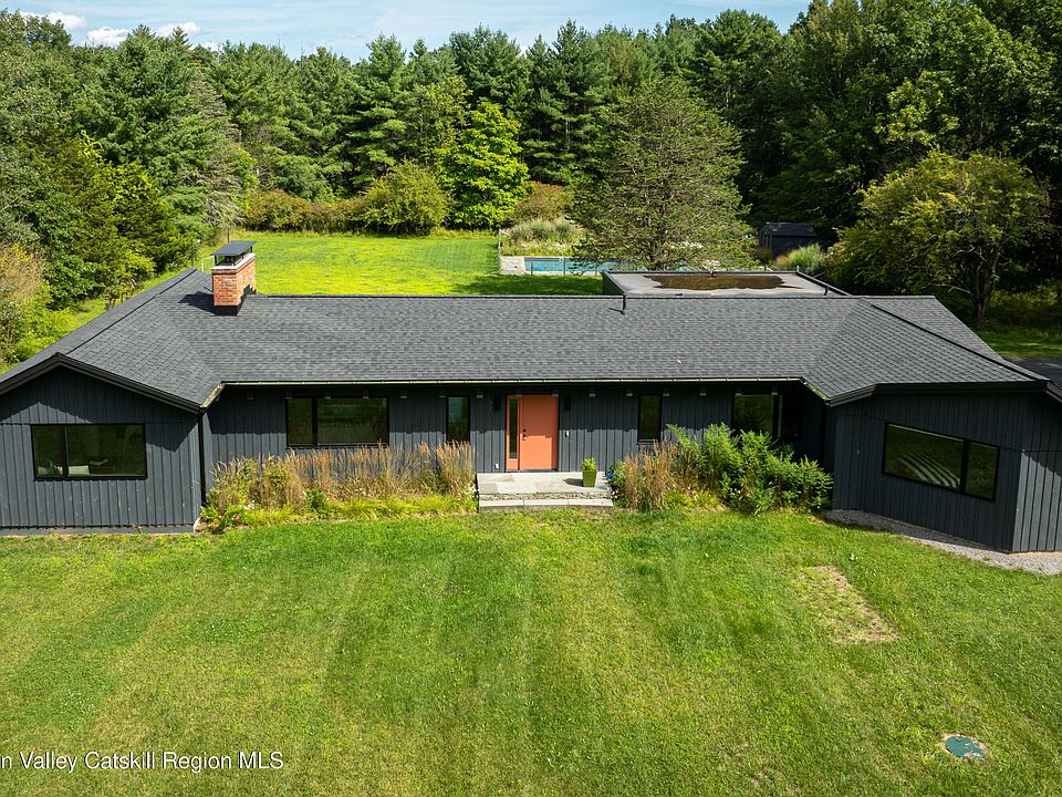 Dwell-Featured Architectural Ranch property listing photo