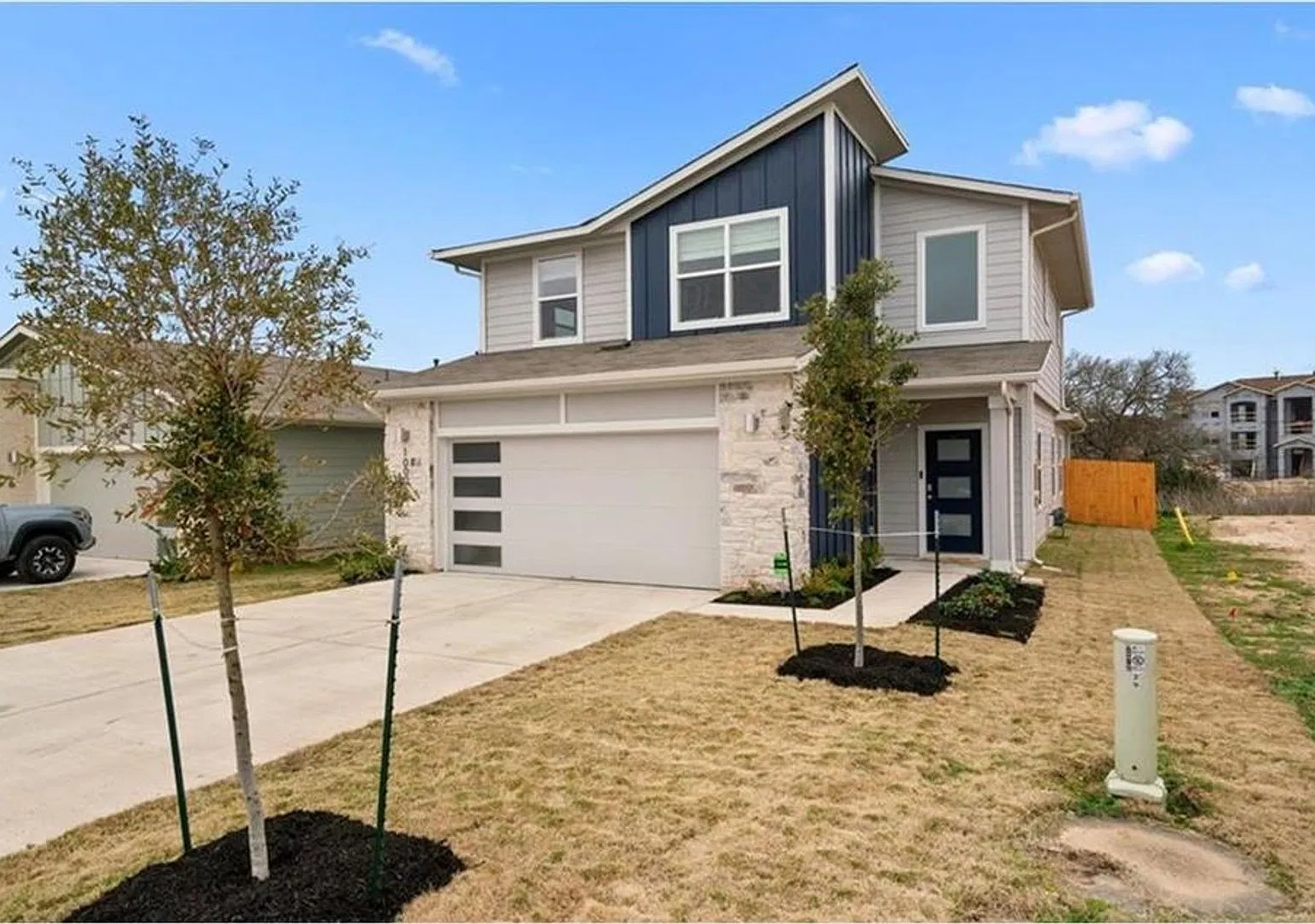 Modern 3-Bedroom Home with Flex Room & Fenced Backyard in Pioneer Hill — Photo 2