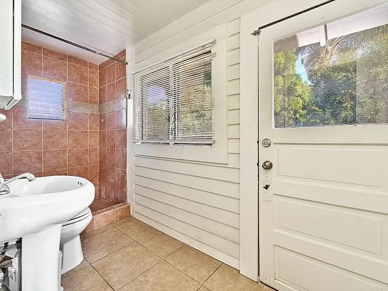 1230 S Catalina St — Photo 30
