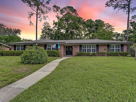 2nd image of 6821 La Loma Dr