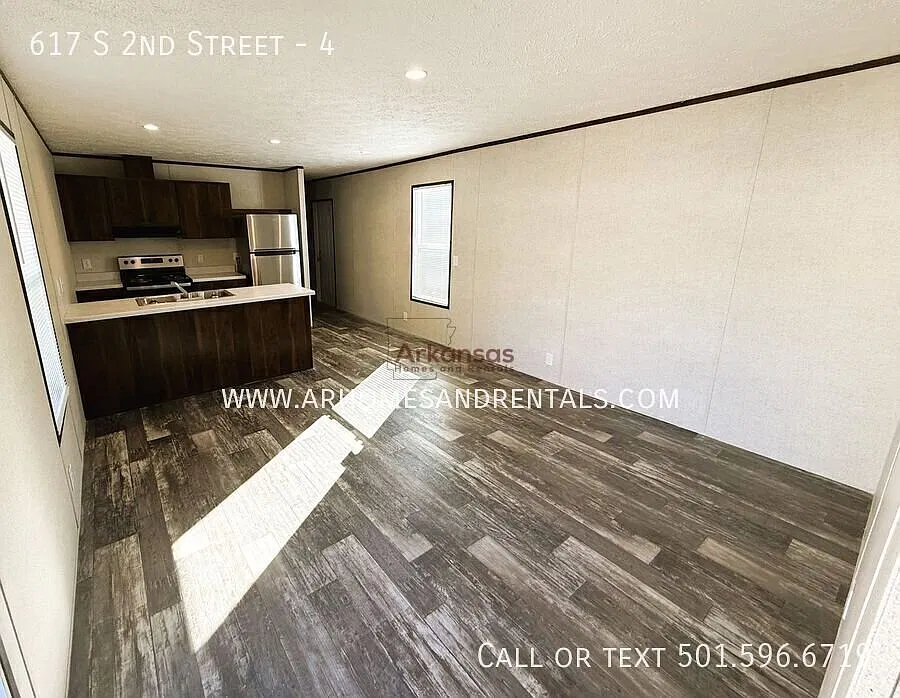 1/2 Off First Month's Rent! ~ 617 S. 2nd St. Unit 04 | 3 Bedrooms | 2 Bathrooms — Photo 2