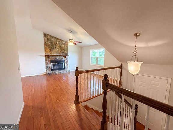 4th image of 241 Daniel Rd