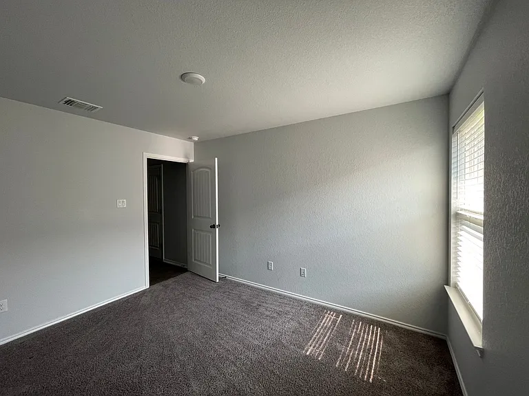 808 Hickok Dr — Photo 9