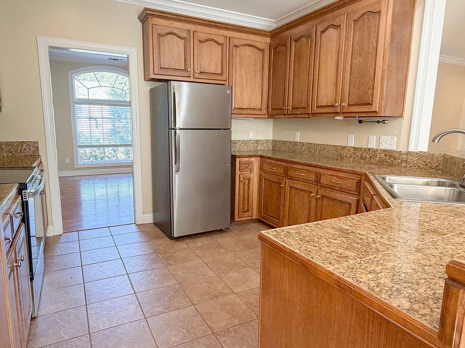 4 bed, 2.5 bath, 2643 sqft, $2,850 — Photo 3