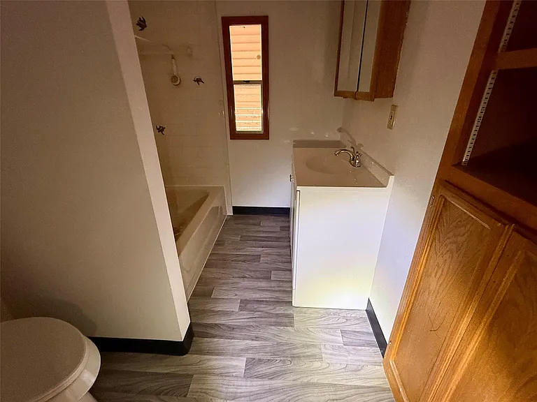 202 S Magnolia St — Photo 12