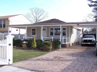 28 Jackson Ave, Brentwood, NY 11717