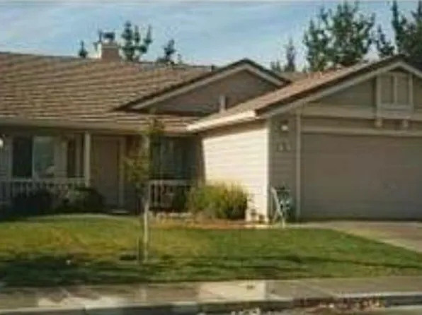 990 Alder St, Hollister, CA 95023