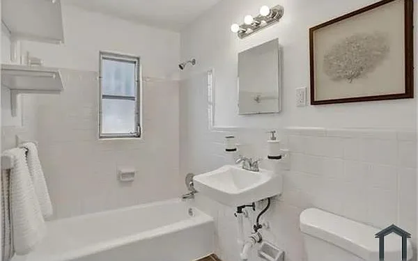 914 3rd St #4 — Photo 7