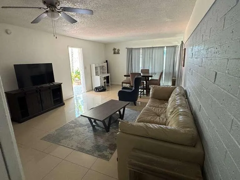 1001 S Riverside Dr #104 — Photo 6