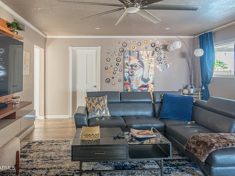 6110 E Edgemont Ave — Photo 57