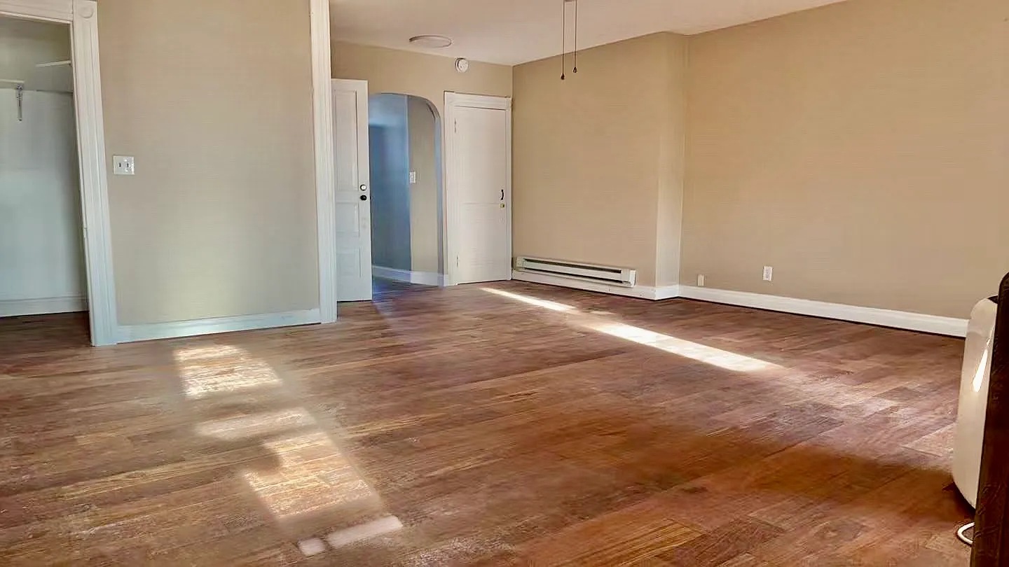 Studio, 400 sqft, $985 — Photo 1