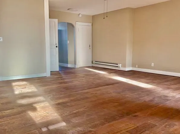 1216 N Calvert St APT 4, Baltimore, MD 21202