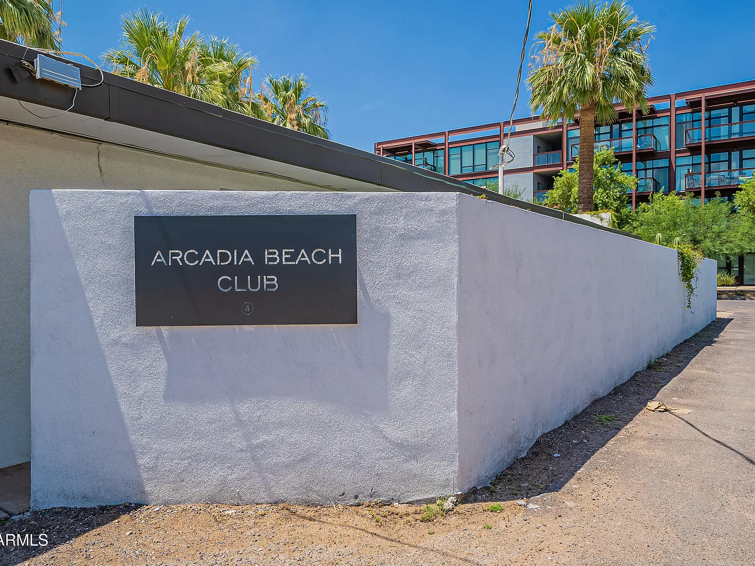 3 bed, 3.0 bath, 2000 sqft, $5,900 — Photo 3