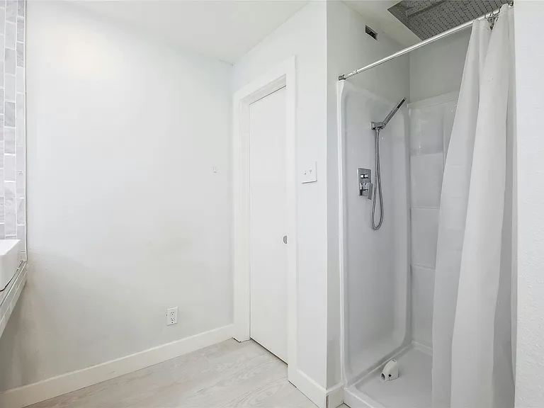 8505 Spearman Dr — Photo 11