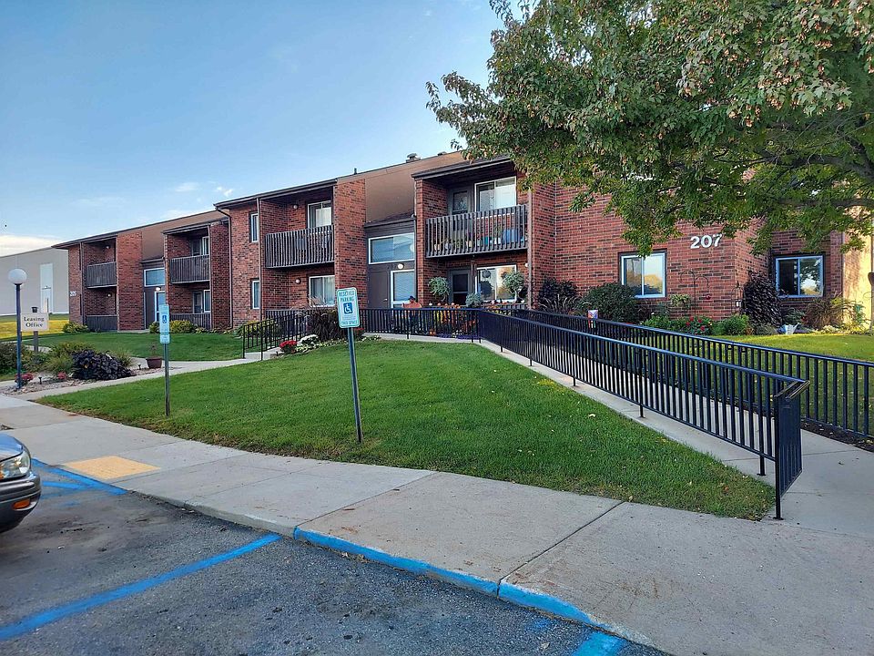 2nd image of 207 4th St #7