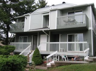 4530 NE 12th St APT 4, Renton, WA 98059