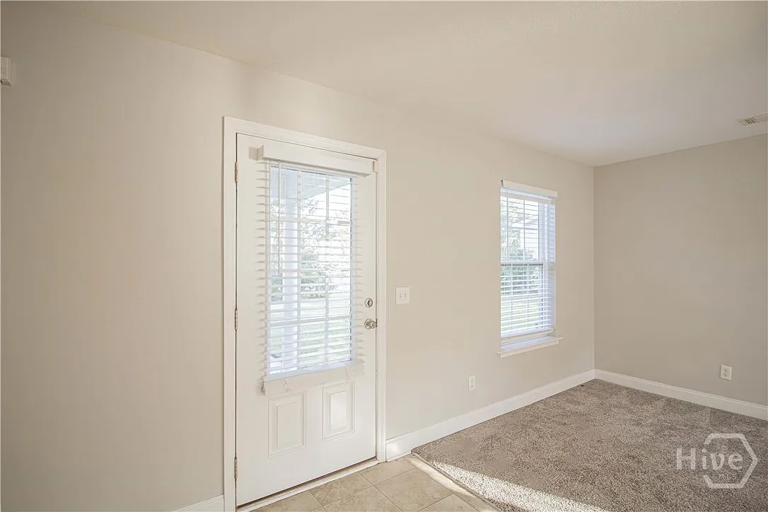 3 bed, 2.5 bath, 1865 sqft, $2,200 — Photo 4