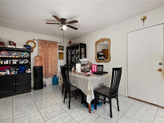 4th image of 215 S Stewart Blvd
