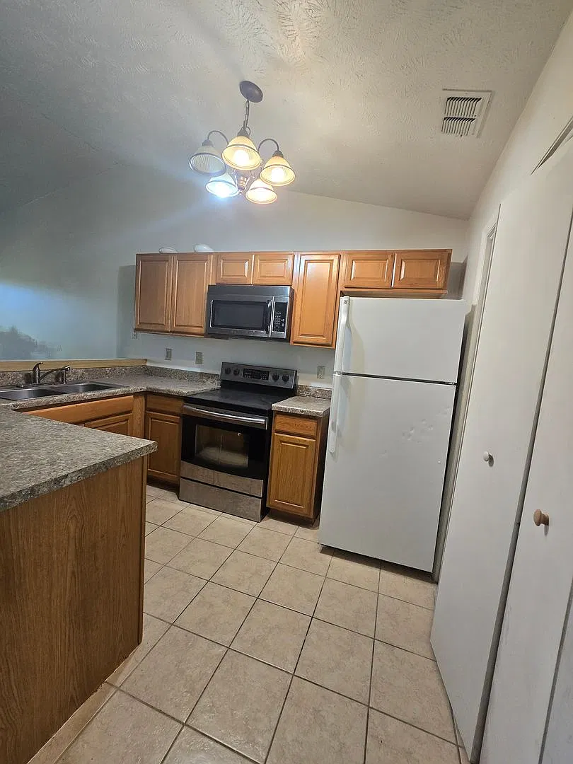 1018-8 Woodcreek ~ Stewarts Creek — Photo 2