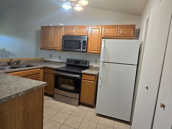 2nd image of 1018 Wood Creek Dr APT 8