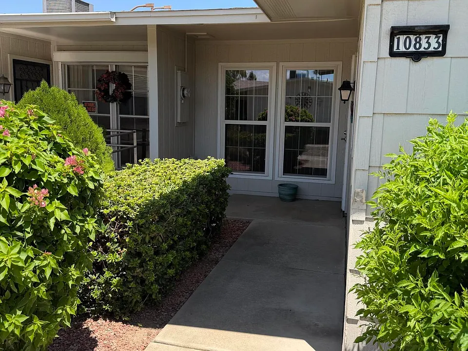 10833 W Santa Fe Dr