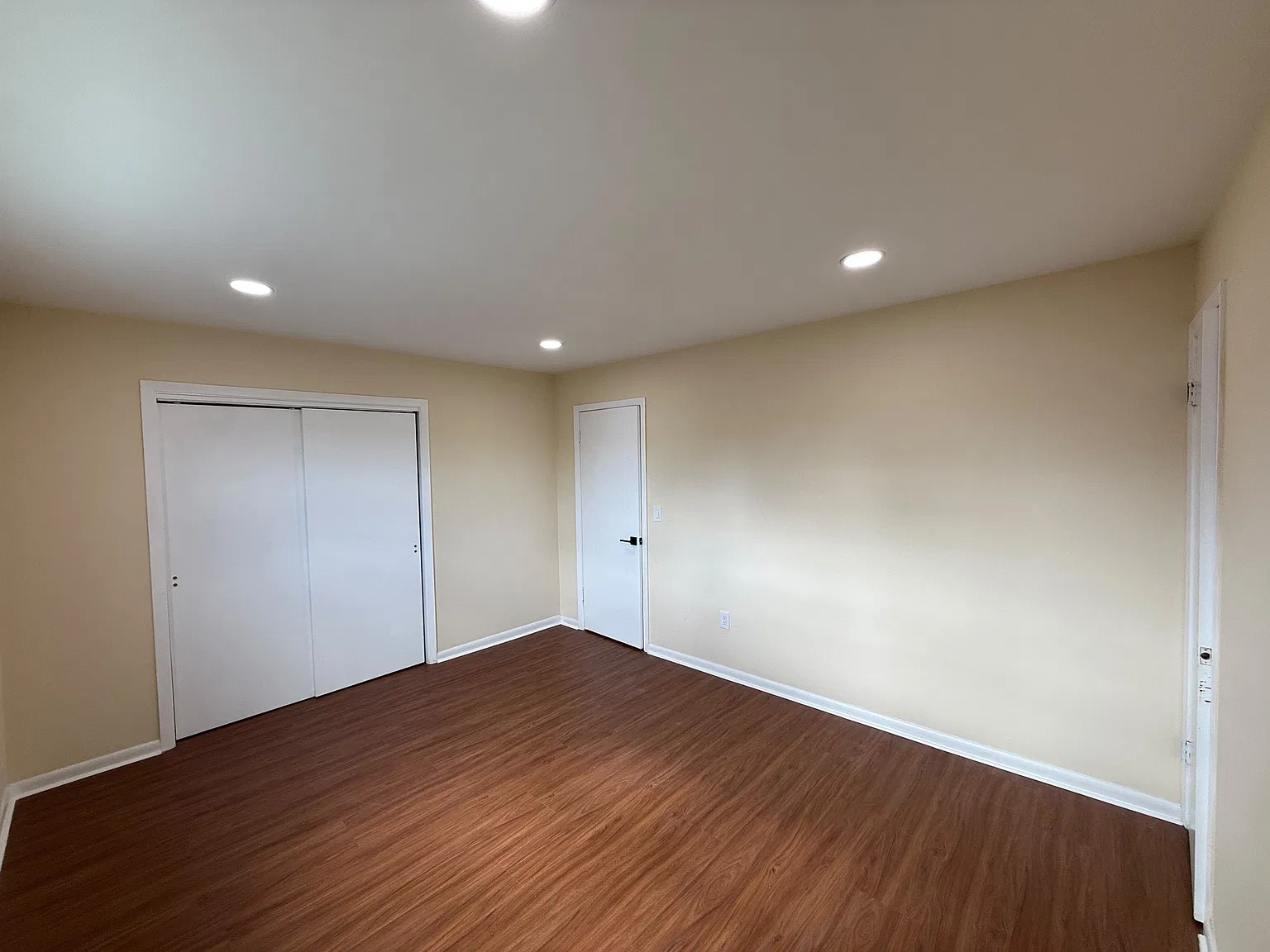 3 bed, 1100 sqft, $3,500 — Photo 4