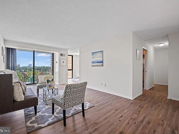 3rd image of 2311 Pimmit Dr APT 819