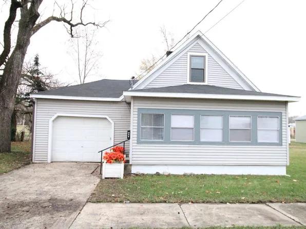 306 Lambert St, Knox, IN 46534