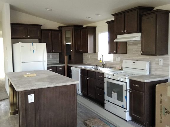 3rd image of 1141 E Aralia Dr