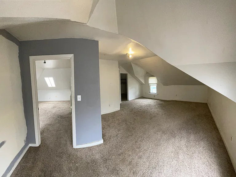 10 W Mill St — Photo 8