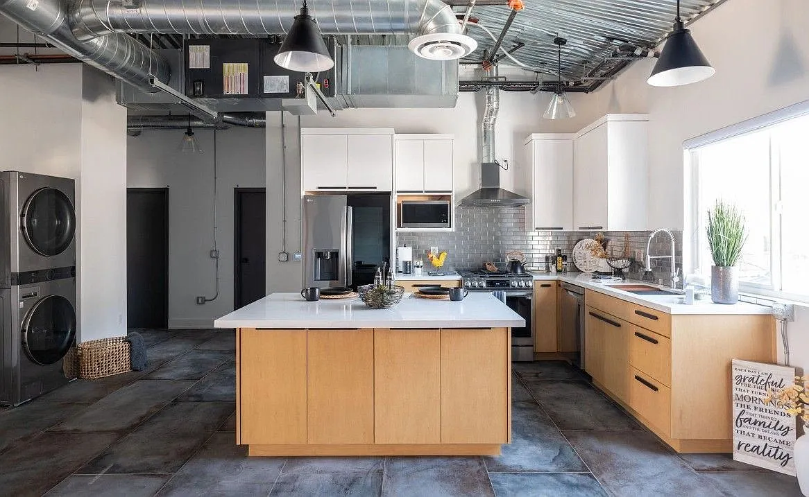 605 Lofts — Photo 1